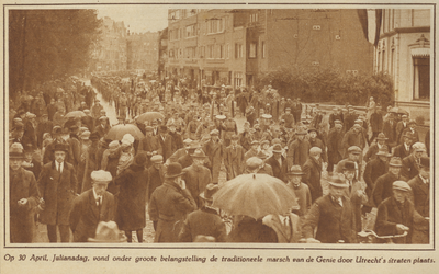 872530 Afbeelding van de mars van de genietroepen door de Utrechtse binnenstad, ter gelegenheid van de viering van ...